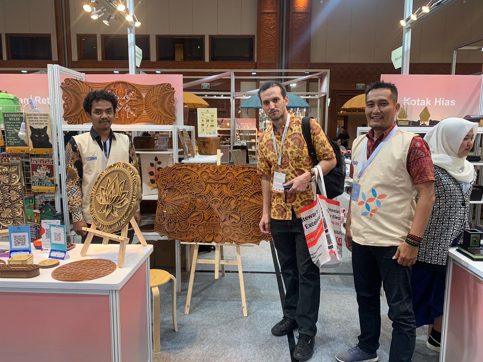  Penggunaan internet yang benar justru dapat membuka peluang usaha yang dapat menghasilkan pemasukan besar.