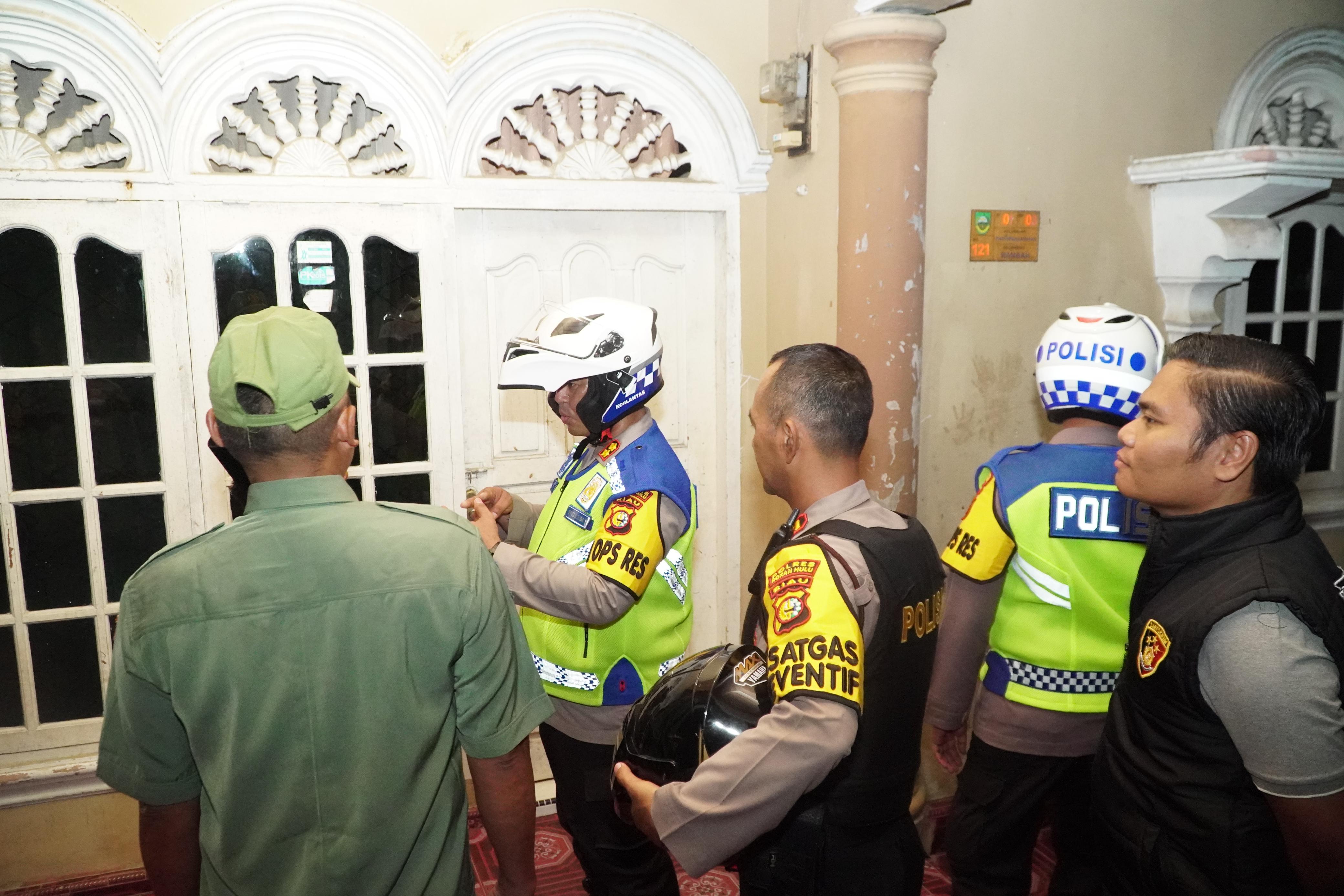 Polisi Rokan Hulu lakukan patroli ke rumah-rumah yang ditinggal pemudik