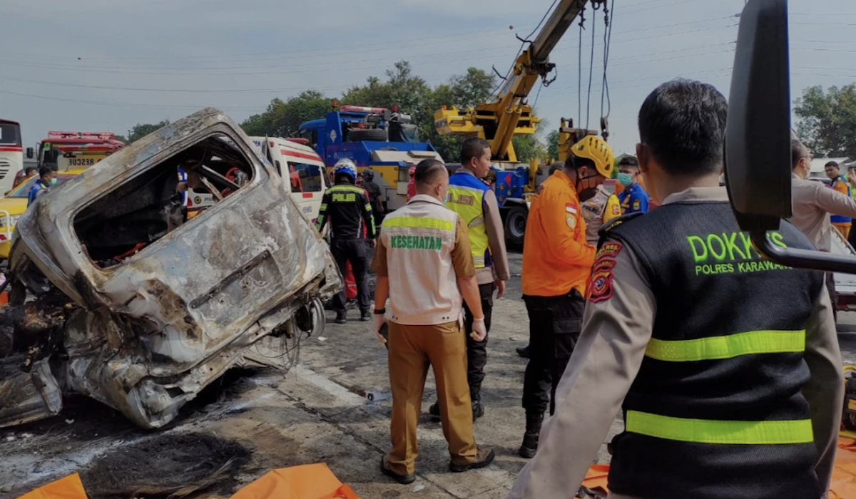 Kecelakaan km 58 Tol Jakarta-Cikampek