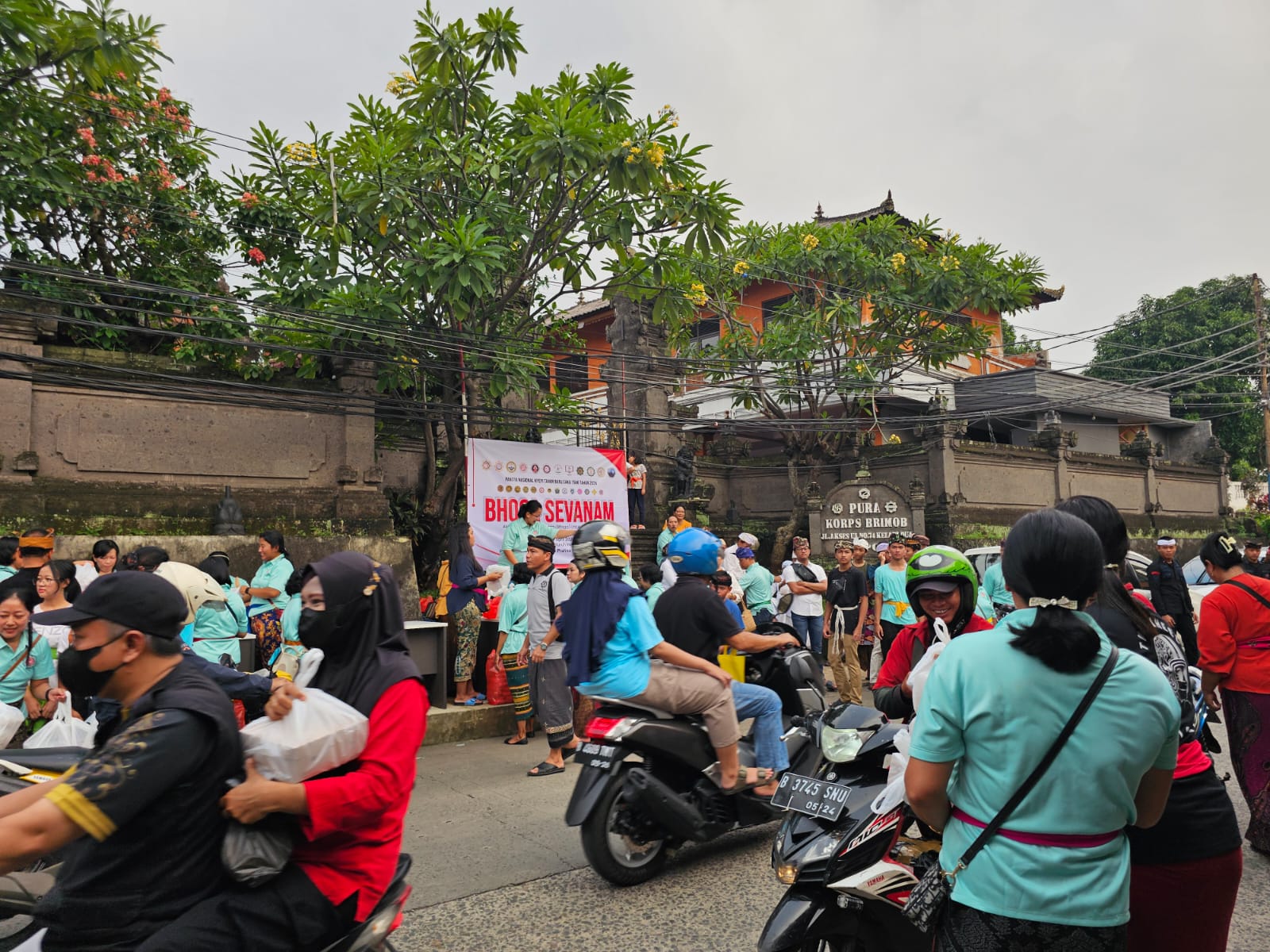Kegiatan Boga Sevanam ini bukan hanya memberikan makanan, tetapi juga sebagai bentuk pelayanan dan kepedulian terhadap sesama.