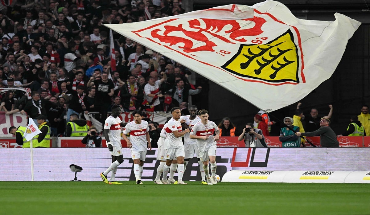 Para pemain VfB Stuttgart melakukan selebrasi usai mencetak gol ke gawang Heidenheim di laga lanjutan Bundesliga.