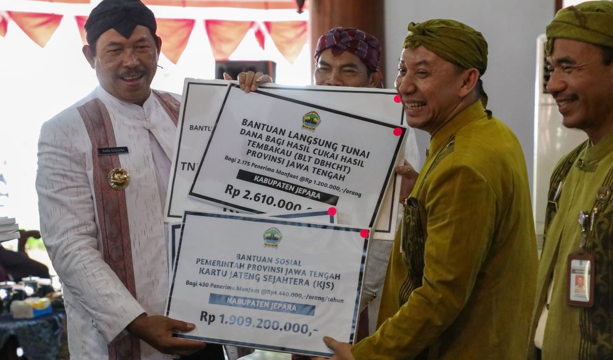 Pemerintah Provinsi Jawa Tengah (Jateng) menyalurkan bantuan keuangan kepada pemerintah Kabupaten Jepara senilai  Rp119,4 miliar.