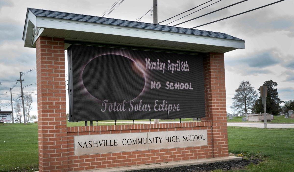 Sekolah Menengah Nashville mengumumkan akan ditutup selama gerhana matahari 8 April pada 5 April 2024 di Nashville, Illinois.