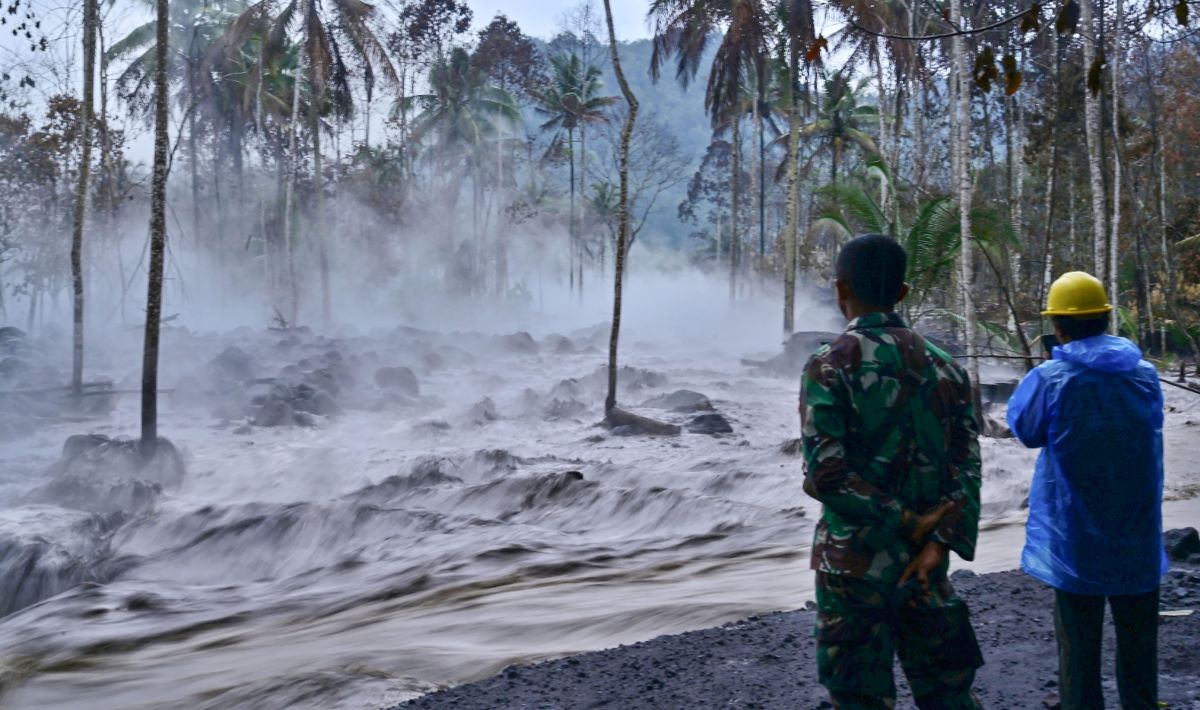 Banjir lahar dingin di Lumajang, Jawa Timur.
