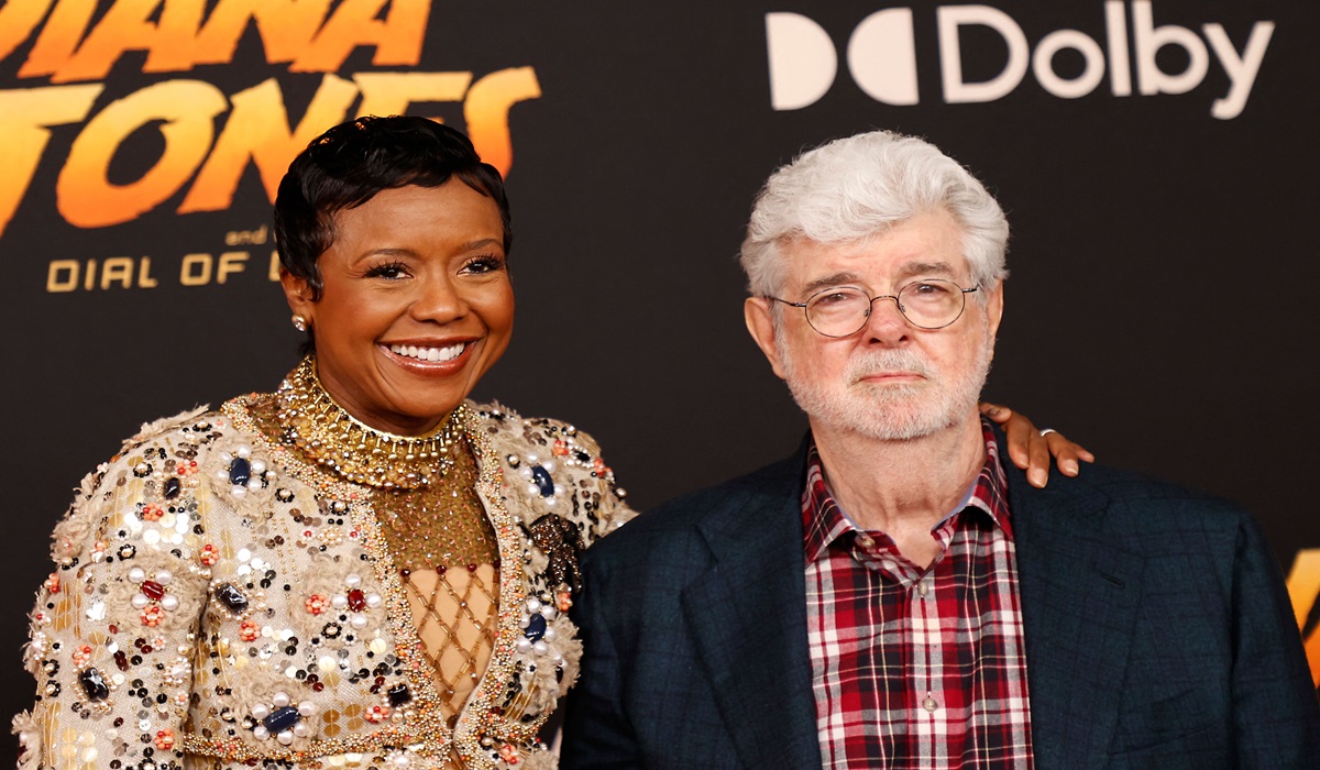 George Lucas (kanan) bersama istrinya.