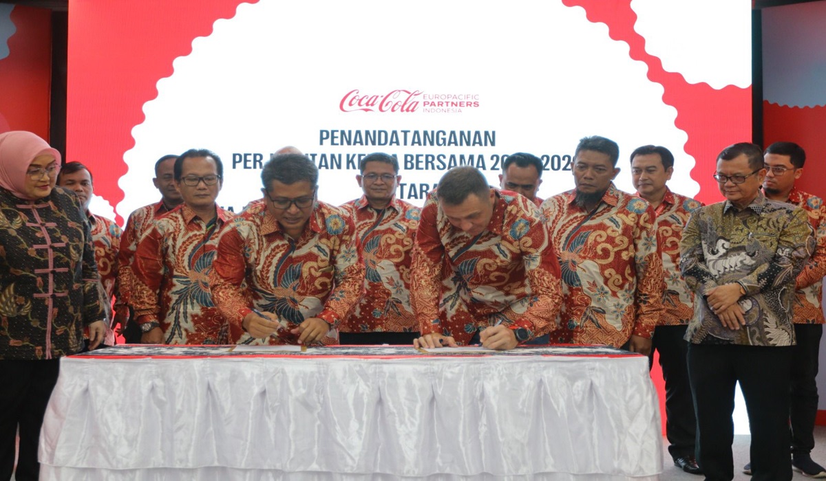 Penandatangan kesepakatan kerja sama antara Coca-Cola Europacific Partners Indonesia dan serikat pekerja.