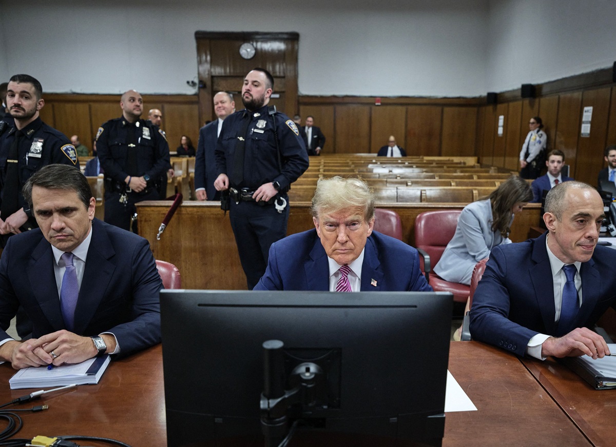 Donald Trump menghadapi sidang penghinaan karena jaksa New York bersikeras mantan presiden itu melanggar perintah diam