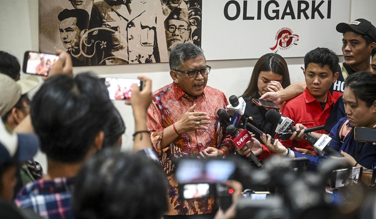 Sekertaris Jenderal PDI Perjuangan Hasto Kristiyanto memberikan keterangan kepada wartawan di Jakarta 