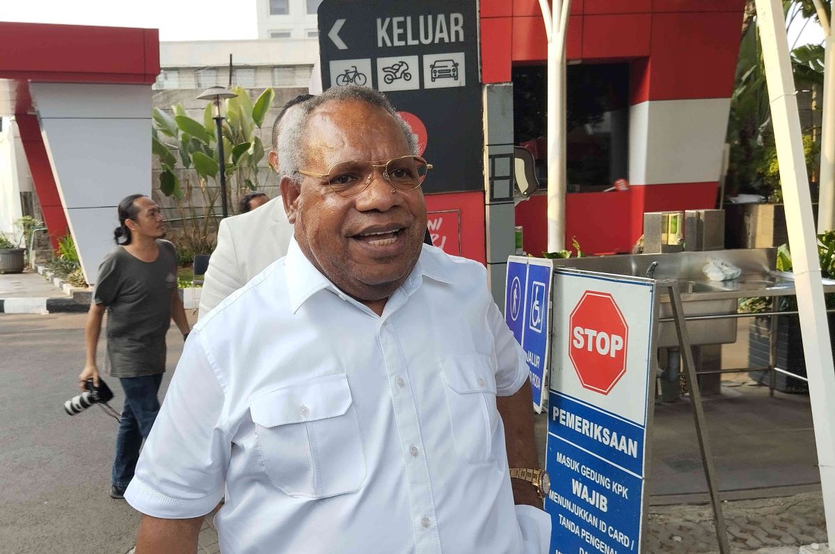 Bupati Mimika Papua Eltinus Omaleng