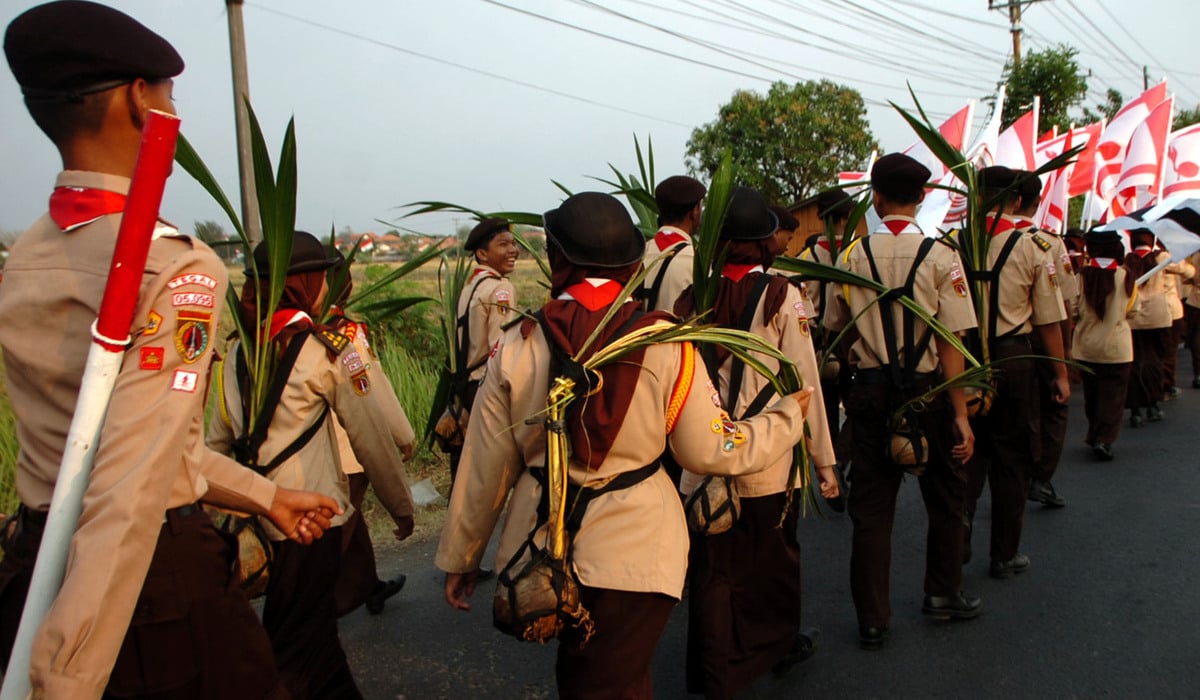 Sejumlah pelajar saat melakukan kegiatan Pramuka di Tegal, Jawa Tengah.