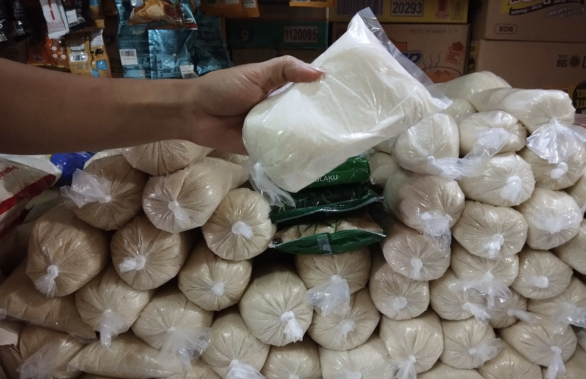 Harga gula pasir dan gula merah di Pasar Tradisional Kota Depok, Jawa Barat, mengalami kenaikan signifikan