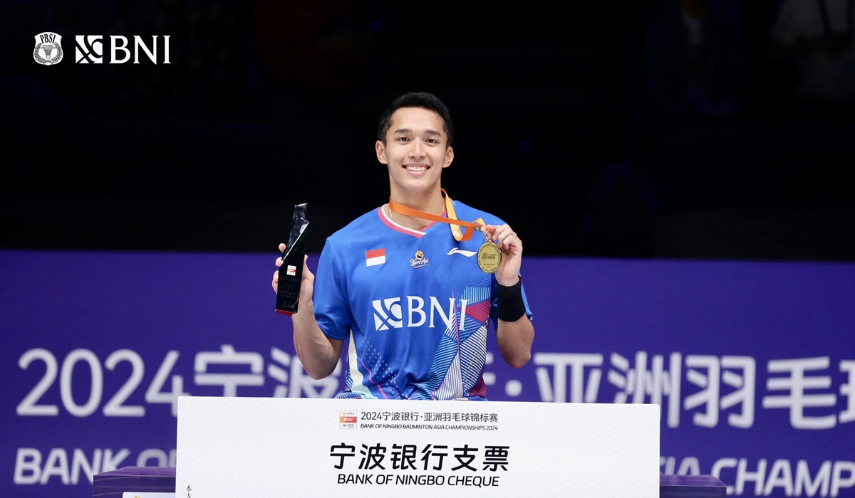 Tunggal putra Indonesia Jonatan Christie usai menjadi juara Kejuaraan Bulu Tangkis Asia