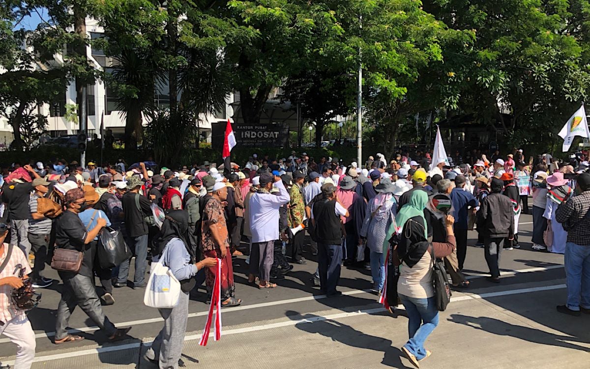 Massa memadati kawasan Medan Merdeka.