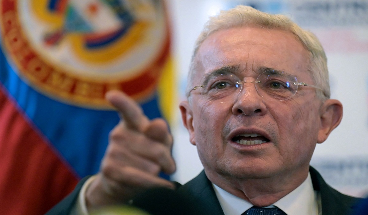 Mantan Presiden Kolombia Alvaro Uribe