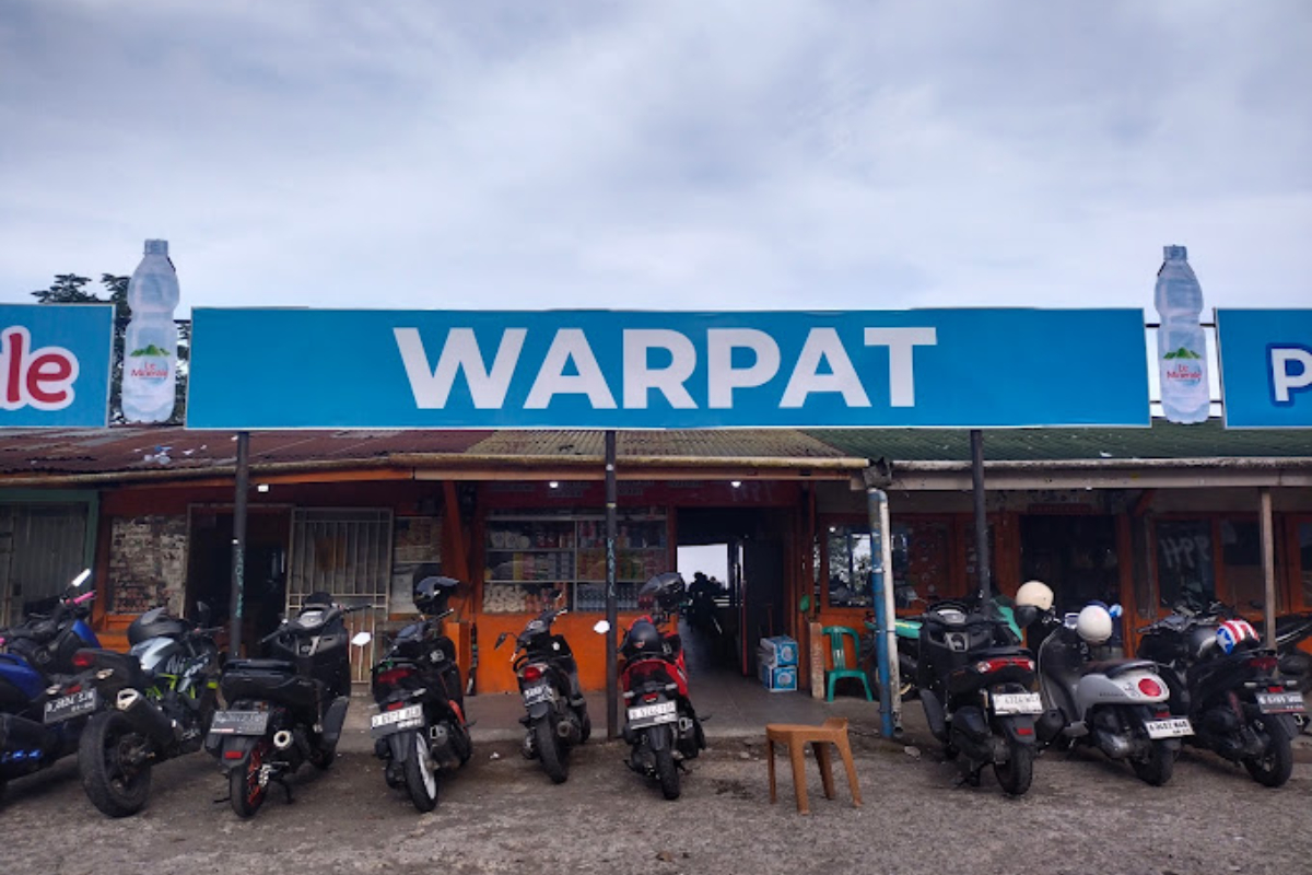 Warpat yang berada di Kecamatan Cisarua menjadi salah satu rekomendasi tempat nongkrong yang ada di Puncak Bogor