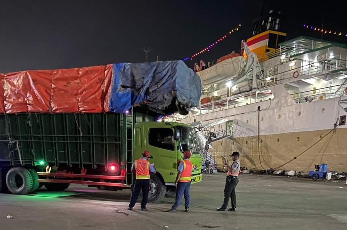 Arus mudik Lebaran masih berlanjut di Jawa Tengah dengan jutaan pemudik menggunakan berbagai moda transportasi.