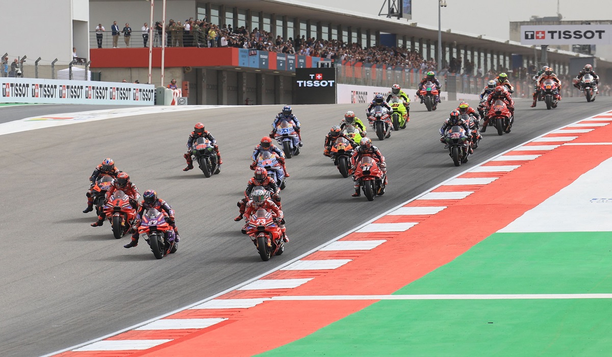 Para pembalap MotoGP beraksi di GP Portugal, 24 Maret lalu. 