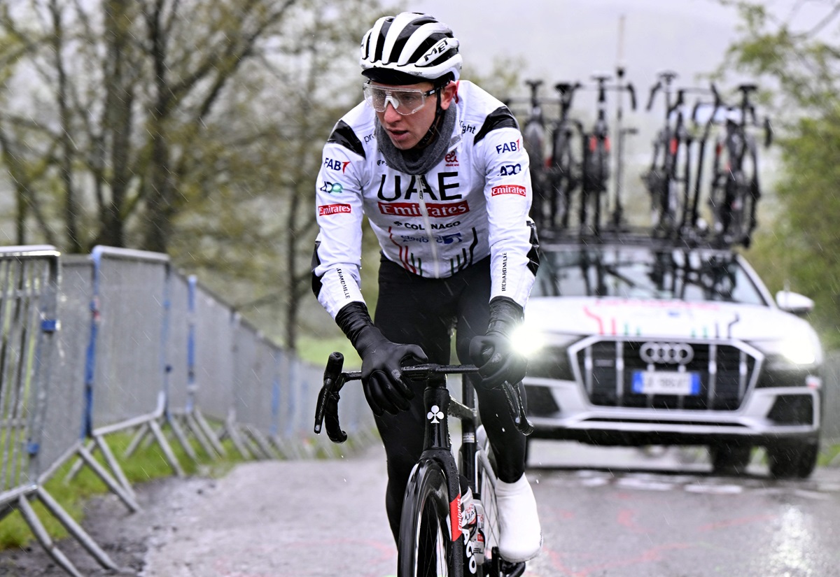 Tadej Pogacar menjadi penghalang bagi Mathieu van der Poel dalam upayanya  memenangkan tiga dari lima balapan klasik di Liege-Bastogne-Liege