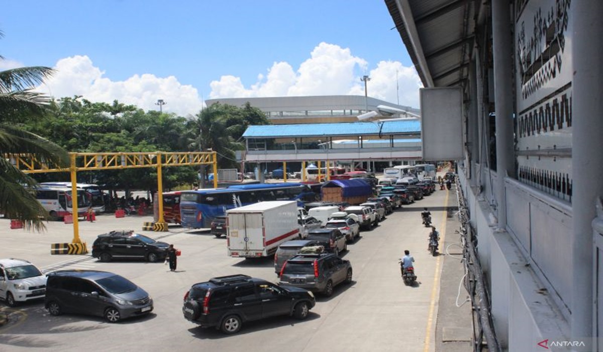 Suasana pemudik di Pelabuhan Bakauheni, Lampung Selatan, Lampung.