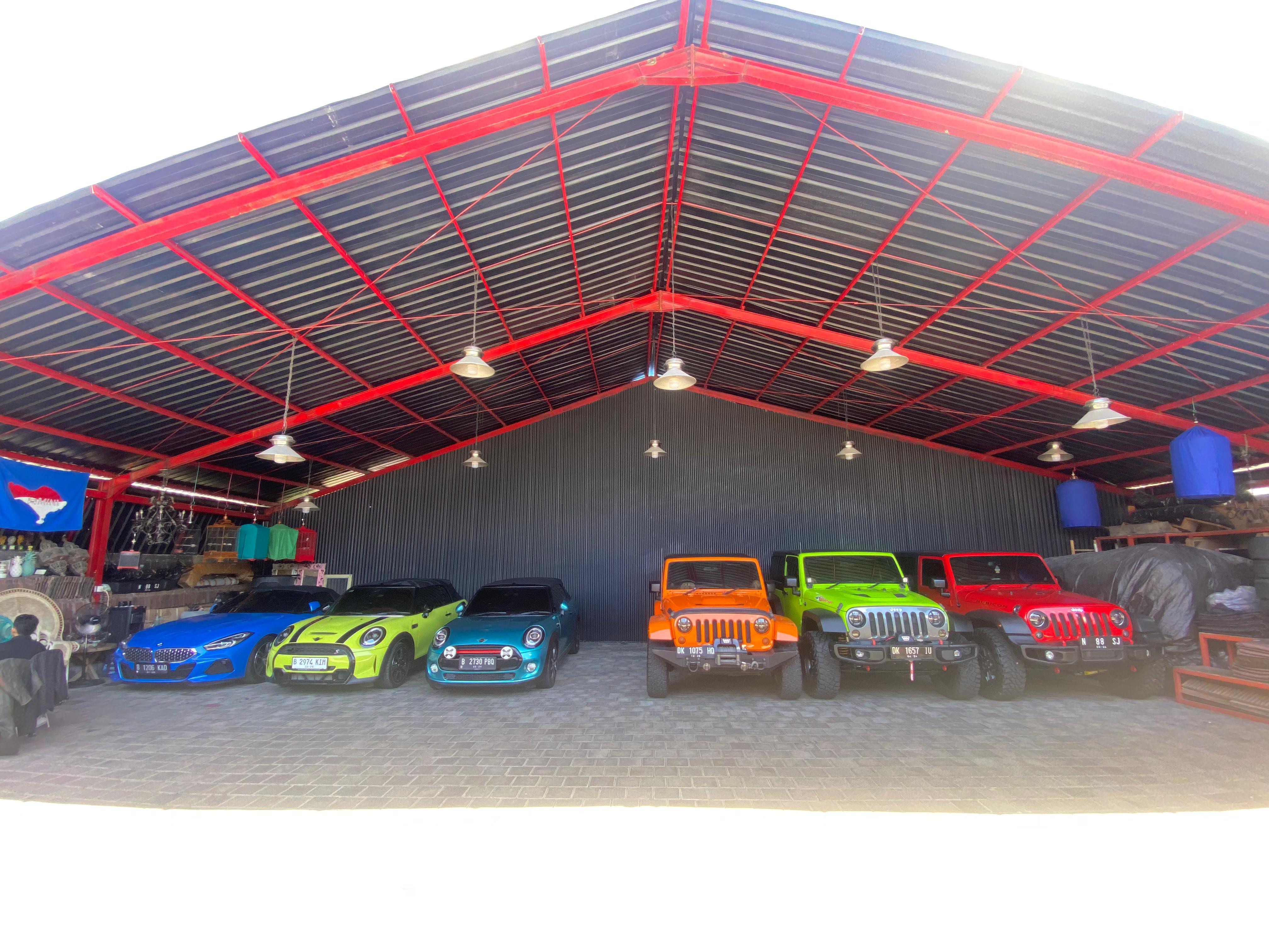 Bikini garage tempat sewa mobil mewah di Bali