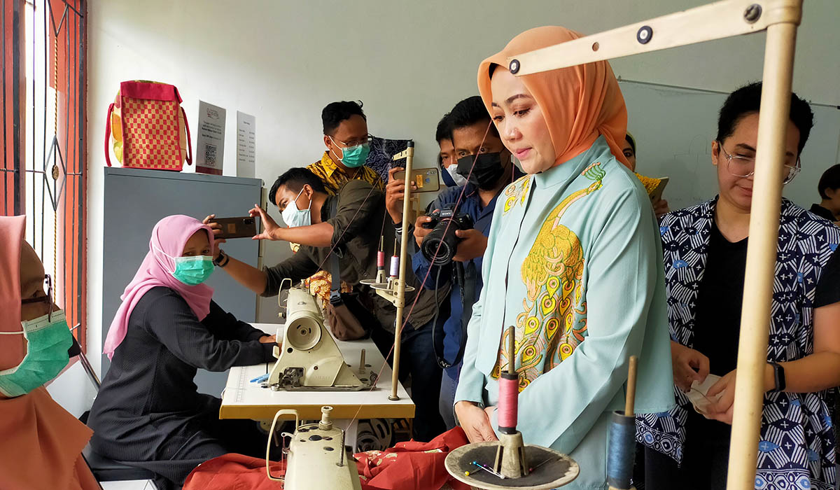 Atalia Praratya (kedua dari kanan).