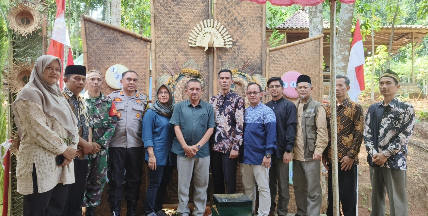 Acara peresmian yang berlangsung secara sederhana ini disambut meriah oleh warga