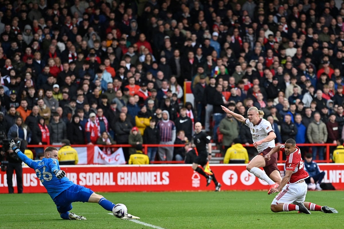 Manchester City mengalahkan Nottingham Forest 2-0 dalam pertandingan yang sulit