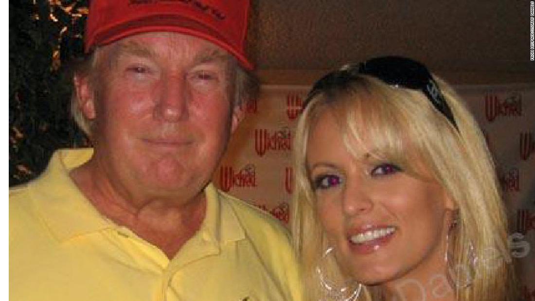 Donald Trump dan Stormy Daniels akan kembali bertemu di ruang sidang pada 15 April mendatang. 