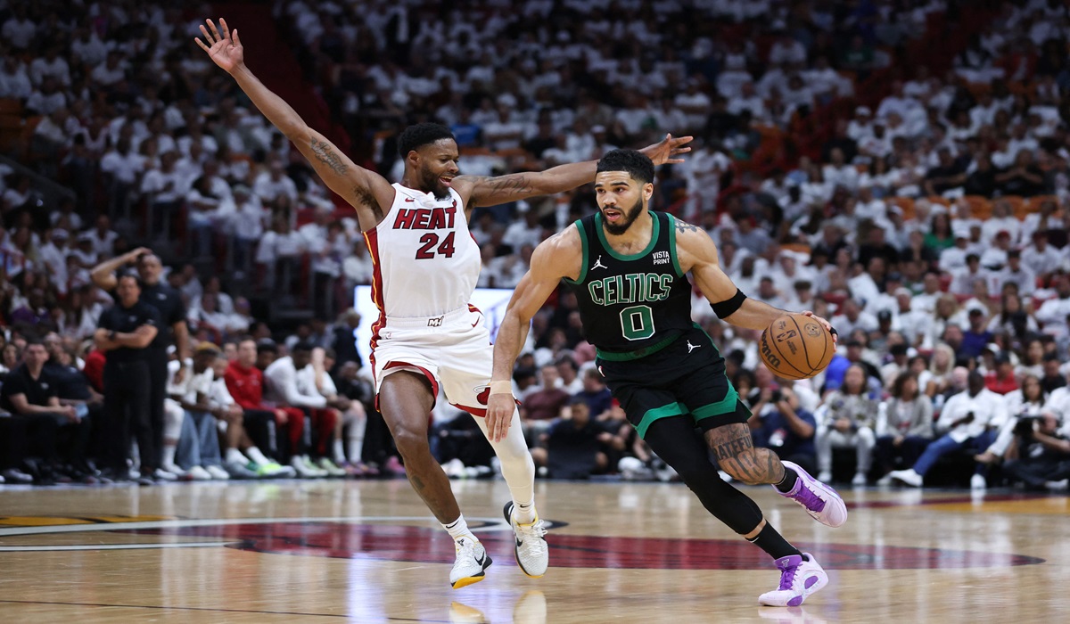 Laga playoff NBA antara Miami Heat dan Boston Celtics