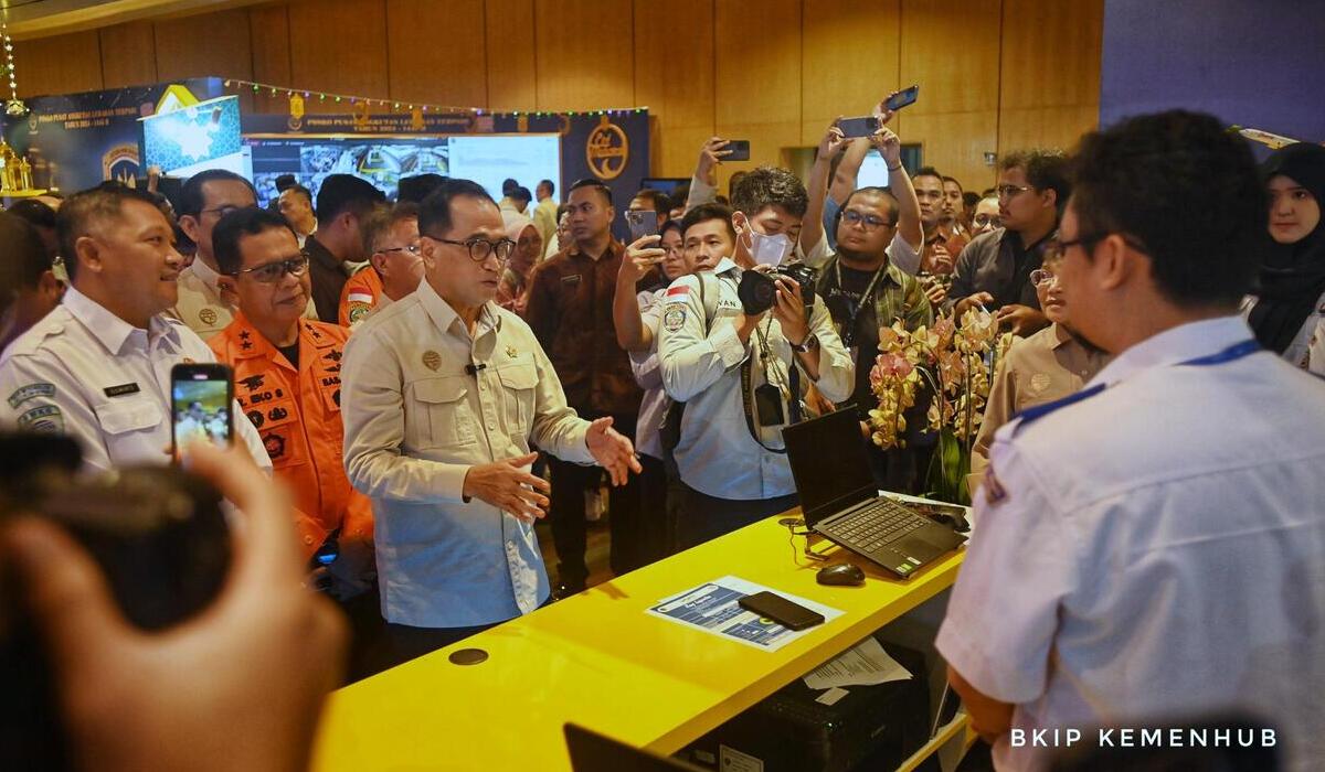 Menhub Buka Posko Pusat Angkutan Lebaran Terpadu 2024 di Jakarta.
