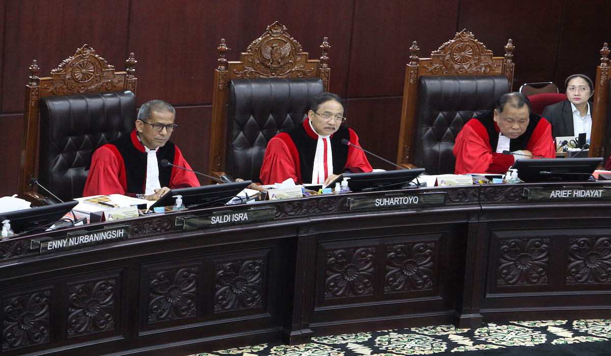 Keputusan MK dihadapi secara dewasa oleh masyarakat