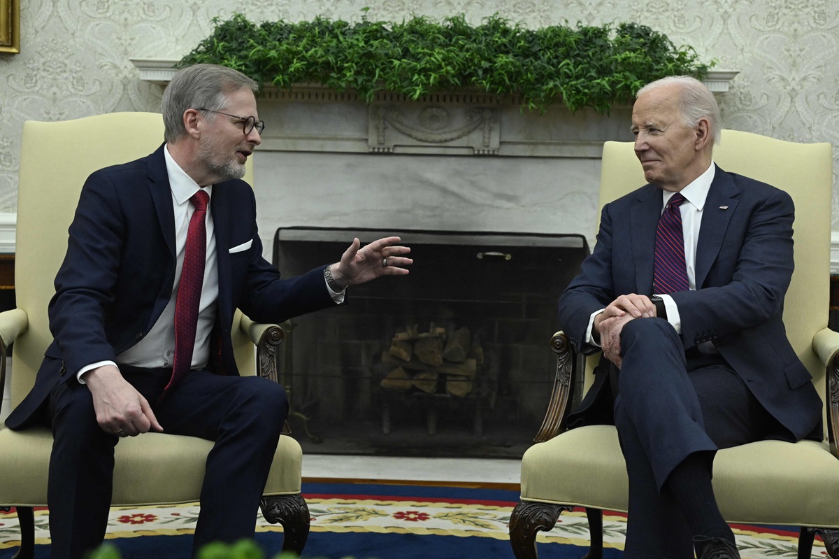 Presiden AS Joe Biden memperbaharui permohonan kepada Kongres untuk meloloskan bantuan bagi Ukraina selama kunjungan PM Rep Ceko