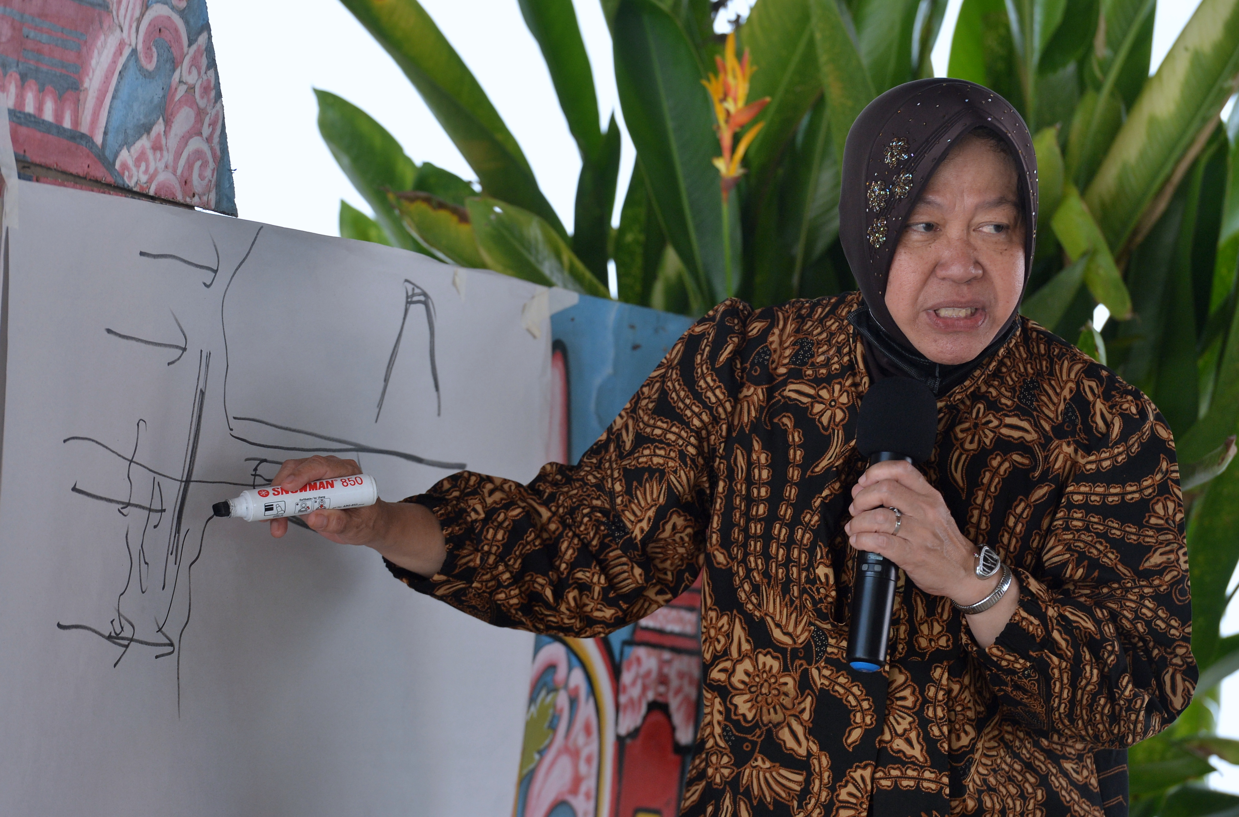 Menteri Sosial Tri Rismaharini