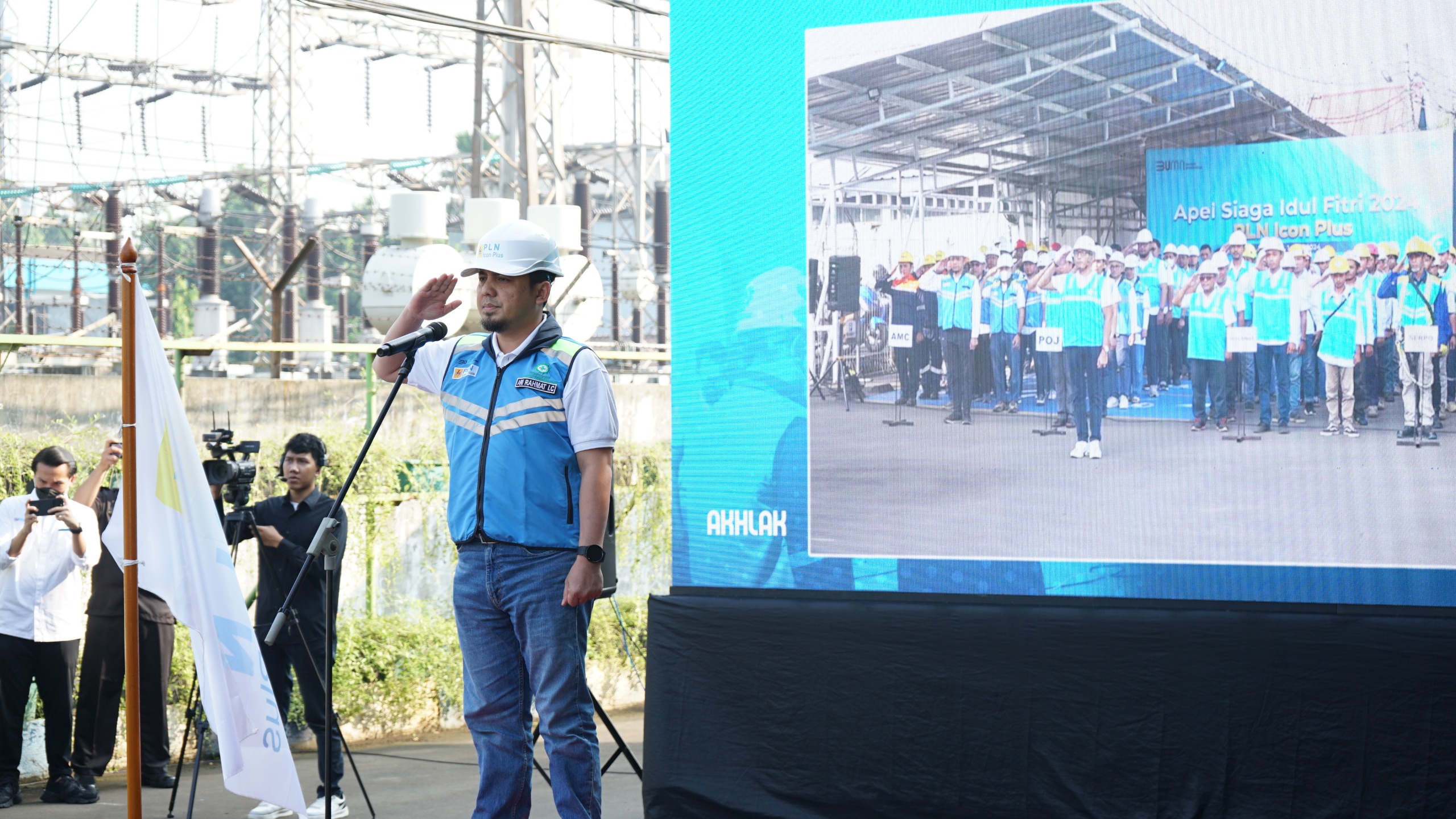 Direktur Utama PLN Icon Plus Ari Rahmat Indra Cahyadi memimpin Apel Siaga PLN Icon Plus.