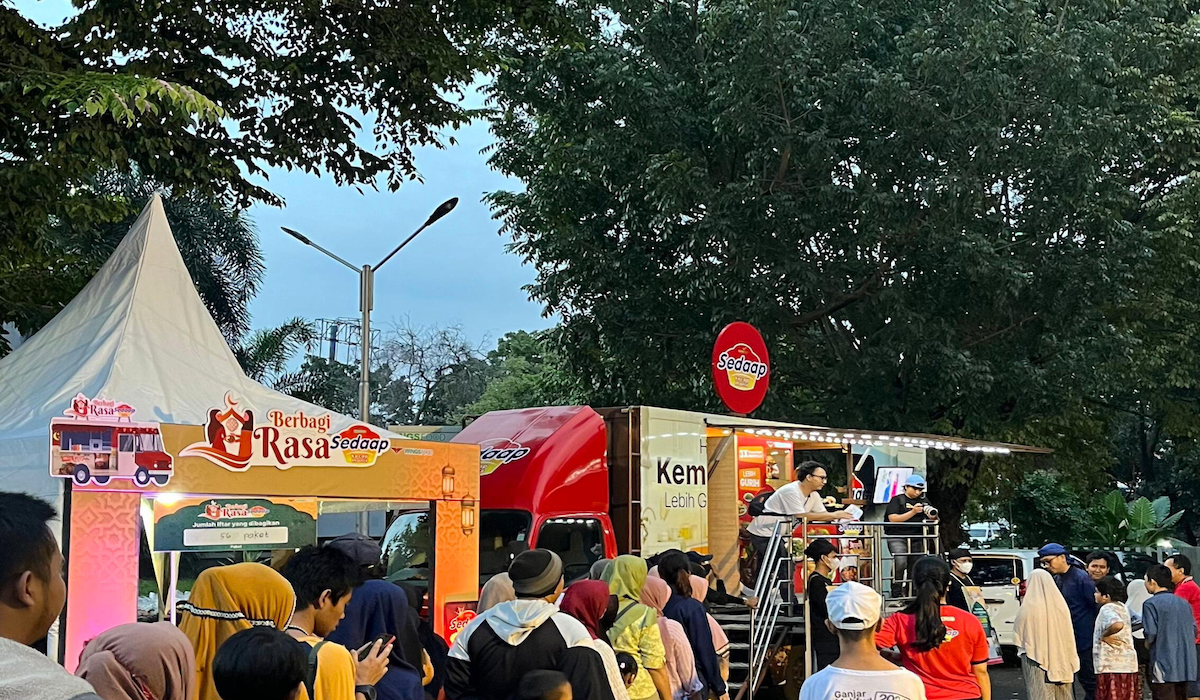 Kemeriahan berbagi takjil Ramadan di Bandung