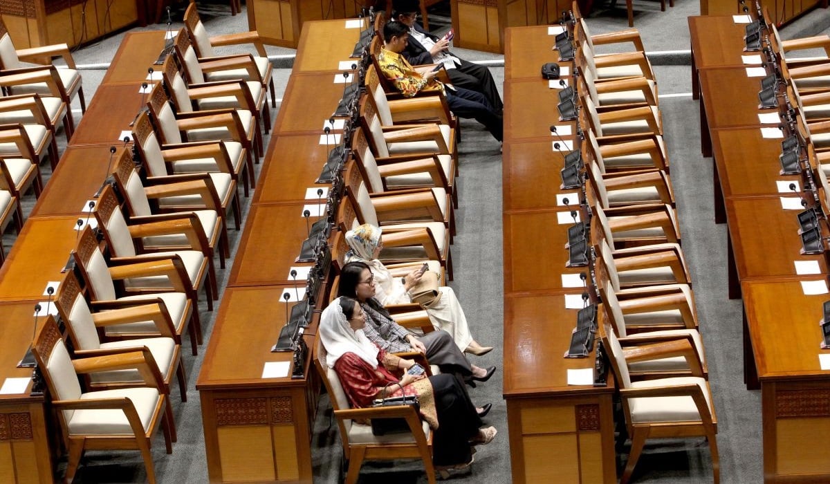 Anggota dewan hadir dalam rapat paripurna penutupan masa sidang DPR di Gedung Nusantara II, Kompleks Parlemen Senayan, Jakarta, Kamis (4/4).