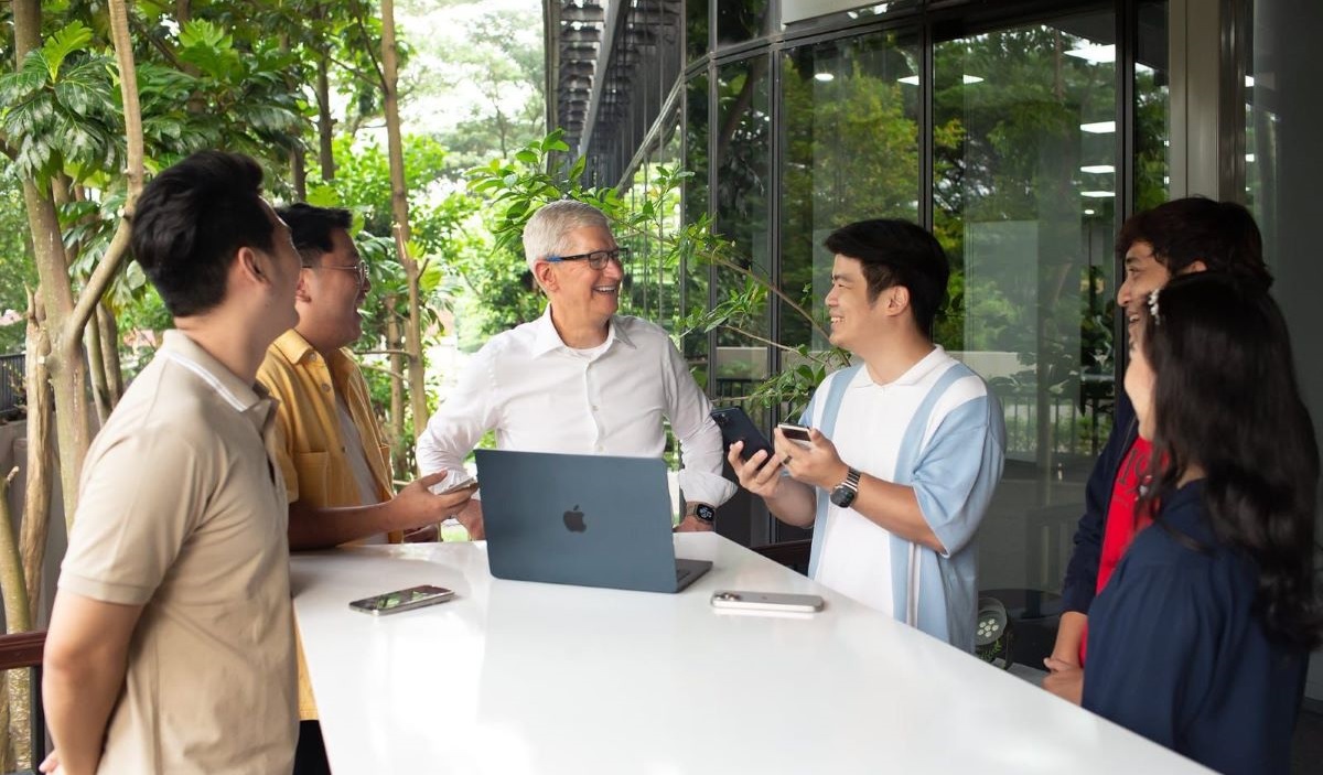 CEO Apple Timothy Donald Cook menyambangi Apple Developer Academy di Green Office Park (GOP) 9 BSD City, Rabu siang (17/4).