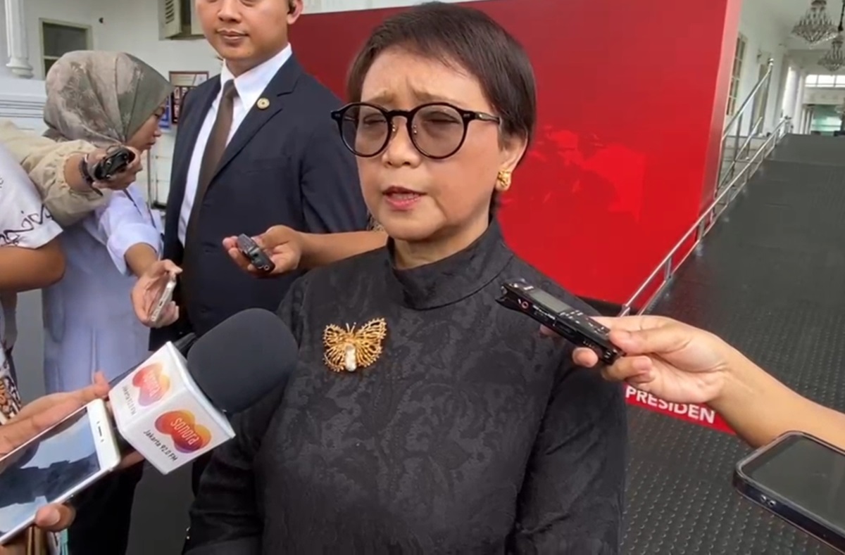 Menlu Retno Marsudi mengatakan perlu kerja keras menjaga stablitas di Timur Tengah, termasuk menyelesaikan masalah Palestina.