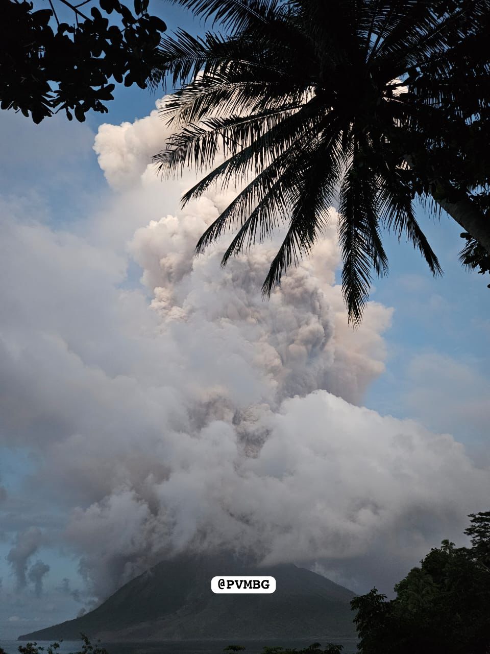 Erupsi Gunung Ruang di Sulawesi Utara