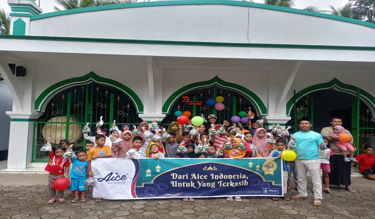 Selama Ramadan, Aice Bagikan Es Krim ke 5 Ribu Masjid