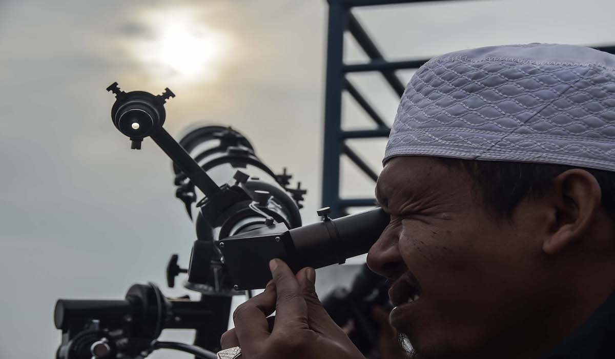 Hilal terlihat di hampir seluruh wilayah di Indonesia