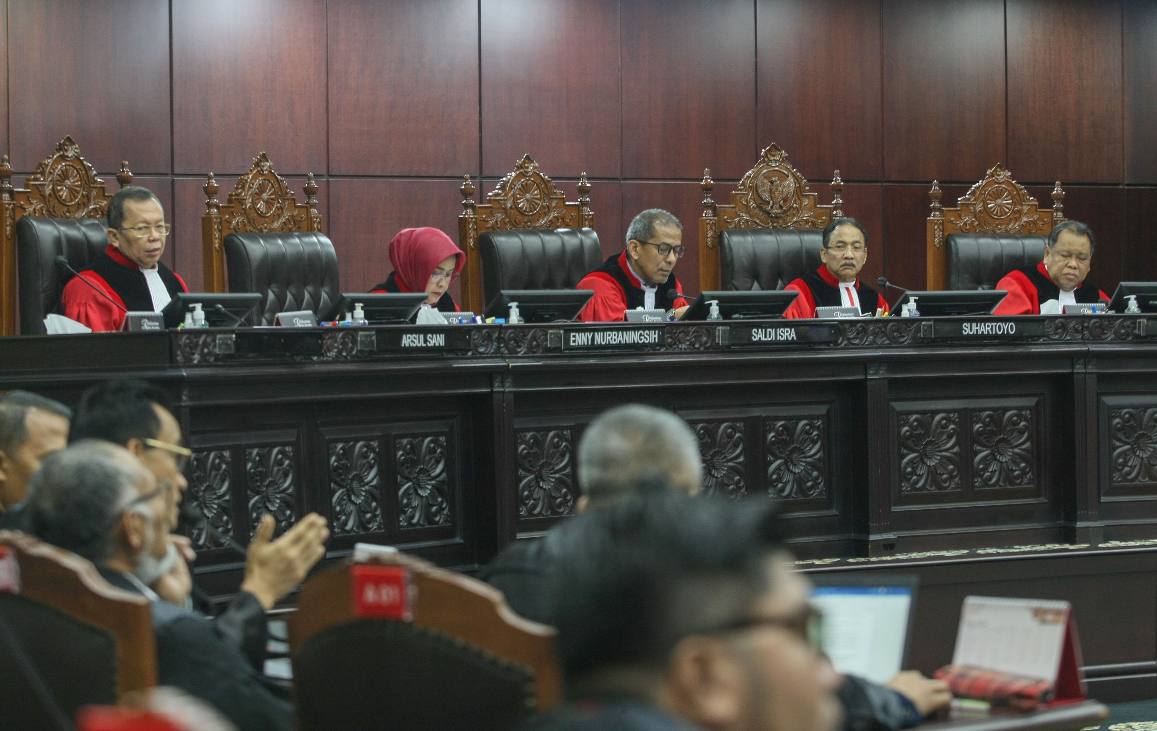 MK Minta 4 Menteri Hadir Tepat Waktu Pukul 8 Pagi