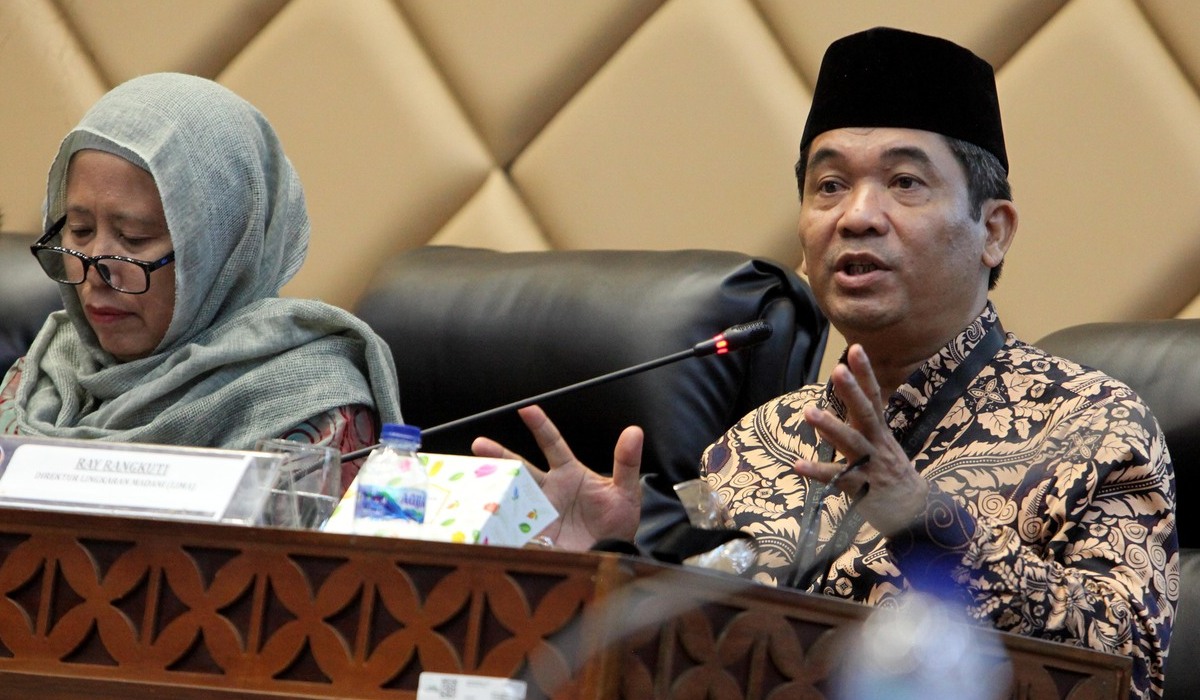 Direktur Lingkar Madani (LIMA) Ray Rangkuti (kanan).