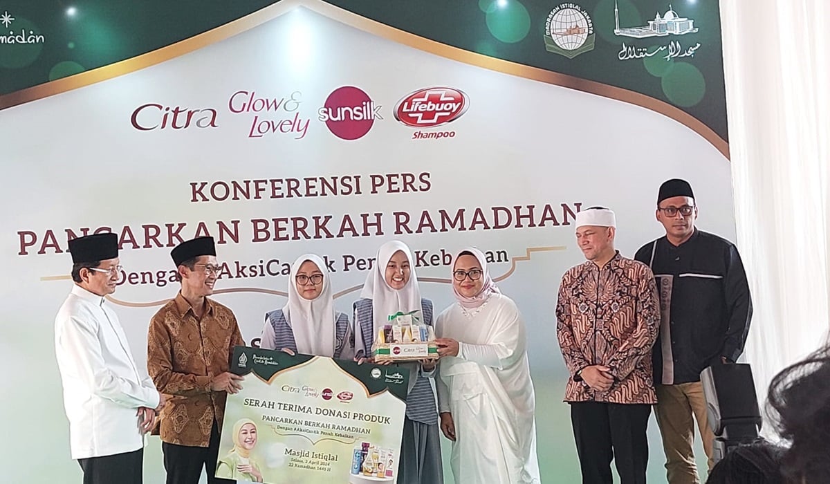 Konferensi pers #Aksicantik Unilever Indonesia di Masjid Istiqlal, Jakarta, Selasa (2/4).