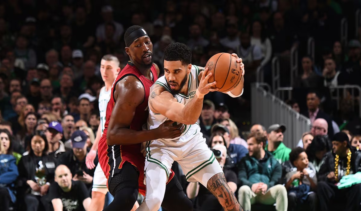 Laga playoff NBA antara Boston Celtics dan Miami Heat