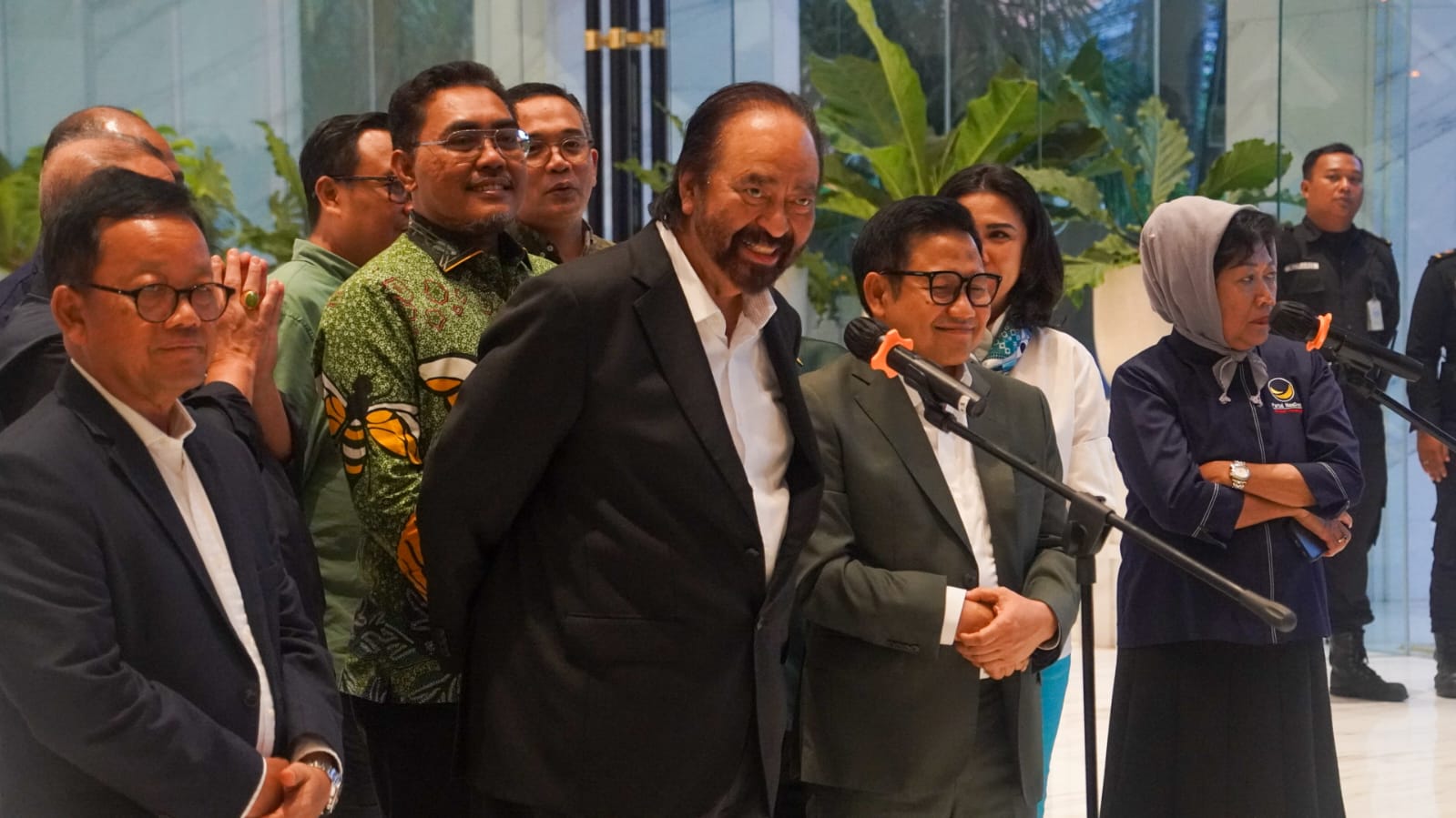 Ketua Umum Partai NasDem Surya Paloh melakukan konfres pers usai menggelar pertemuan dengan Ketua Umum PKB Muhaimin Iskandar