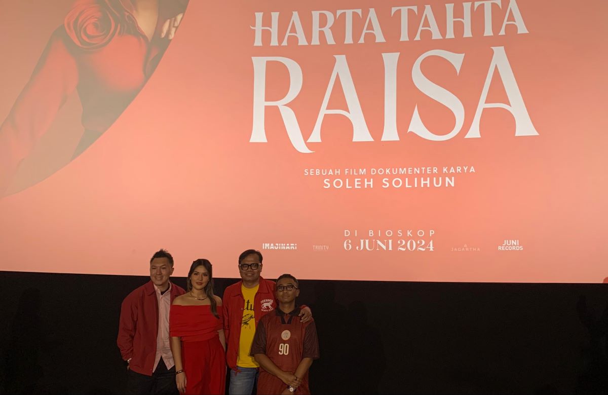 Sutradara dan pemain Harta Tahta Raisa menggelar konferensi pers.