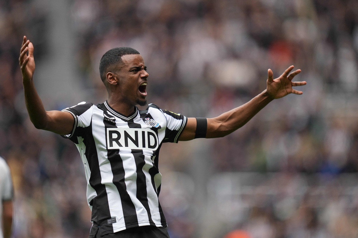 Arsenal dikabarkan tengah mempertimbangkan merekrut penyerang Newcastle United, Alexander Isak