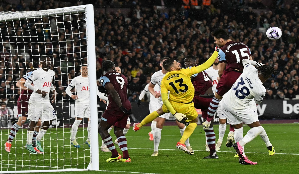Laga Liga Primer Inggris antara West Ham United dan Tottenham Hotspur