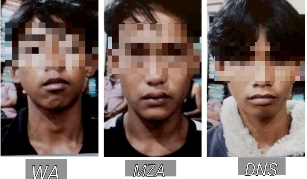 Tiga dari tujuh pelaku pelemparan batu di Tol Sumatra yang ditangkap Polda Lampung.